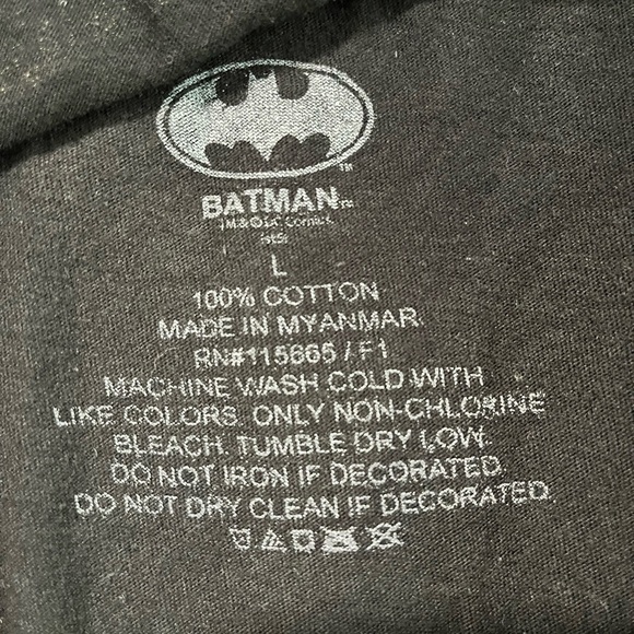 Batman Graphic Tee - Men’s Size Large - Picture 7 of 8